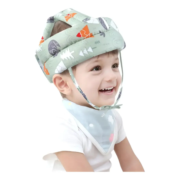 Bebé con casco protector acolchado infantil