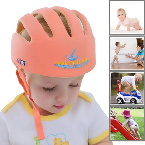 Bebé con casco protector acolchado color melocotón